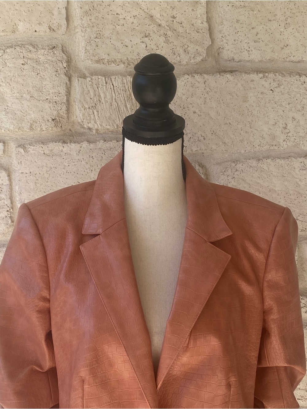 cinq a sept Kylie Single Button Faux Leather Blazer Sz 6 - Picture 4 of 13